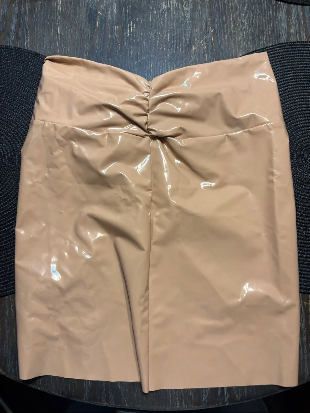 SKIMS Twist-Knot Faux Leather Mini Skirt ohcre small